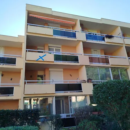 Apartment T2 Climatise Avec Garage, Proche Centre Et Plages - Fr-1-610-113